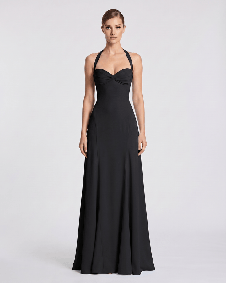 Vestido elegante de mujer, maxi, con escote corazón y tirantes halter, perfecto para eventos.