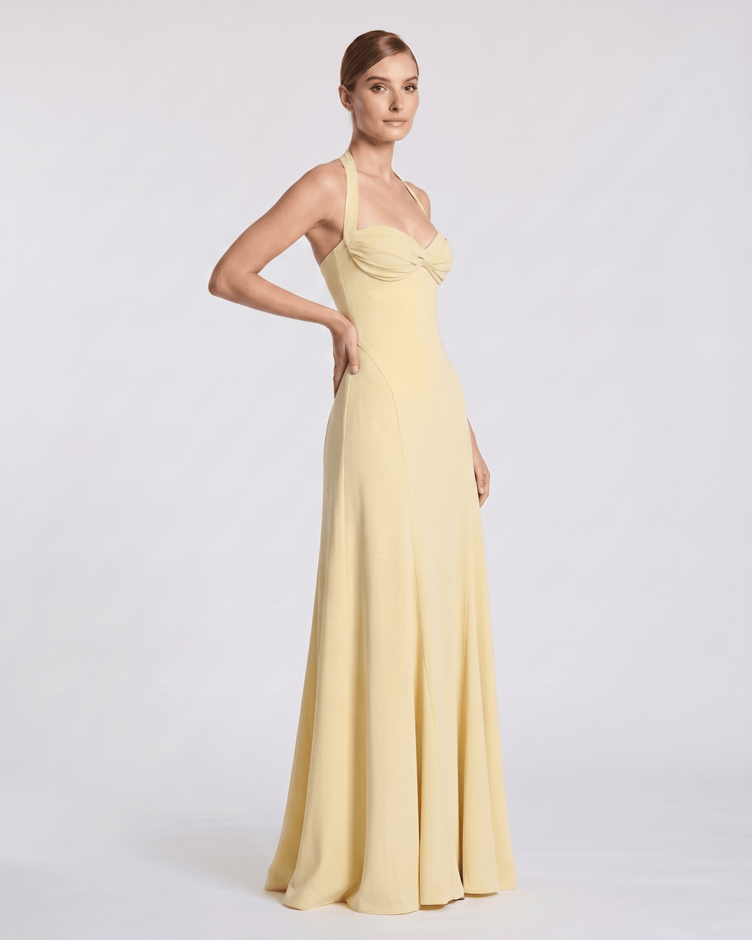 Vestido largo de verano para mujer, fluido, con escote corazón y tirantes halter, ocasión especial.