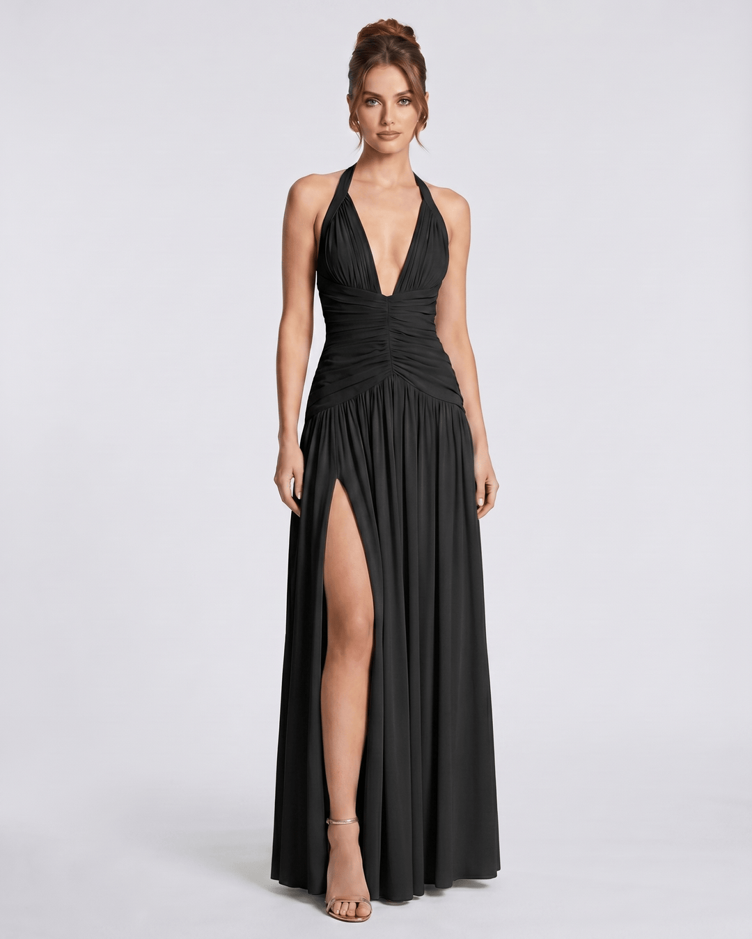 Elegante vestido maxi para mujer, fruncido, escote halter, abertura alta. Perfecto para gala.