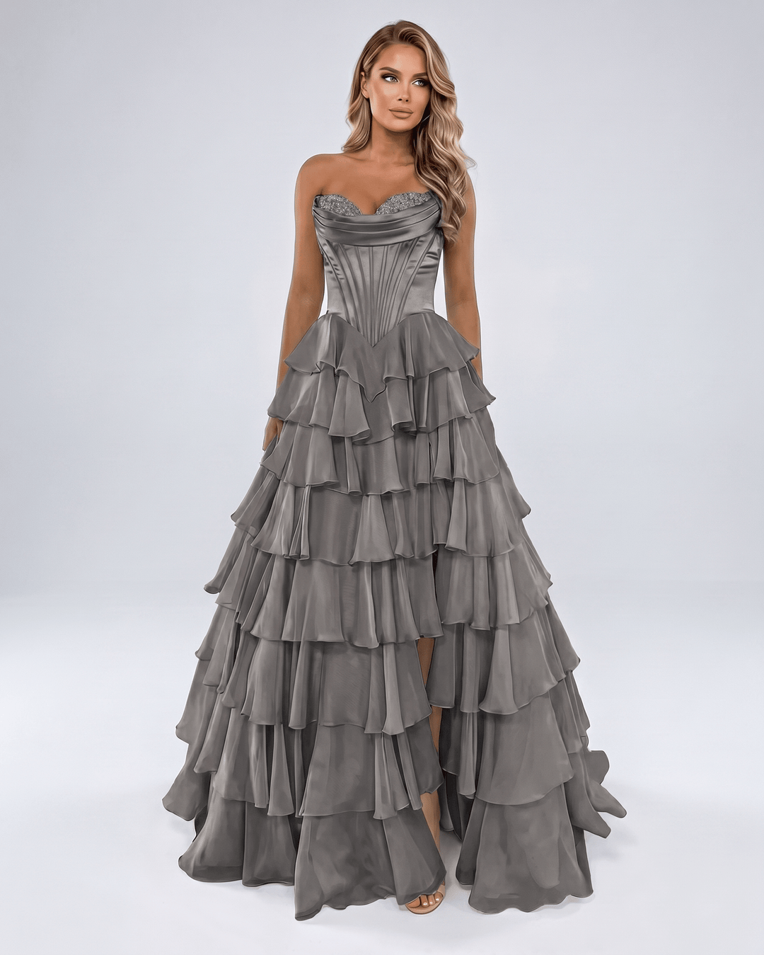 Vestido maxi elegante de mujer con escote corazón. Perfecto para fiesta o noche formal.