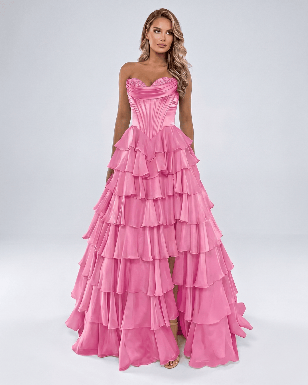 Maxi vestido elegante, volantes y escote corazón. Silueta A-line para mujer, sin tirantes.