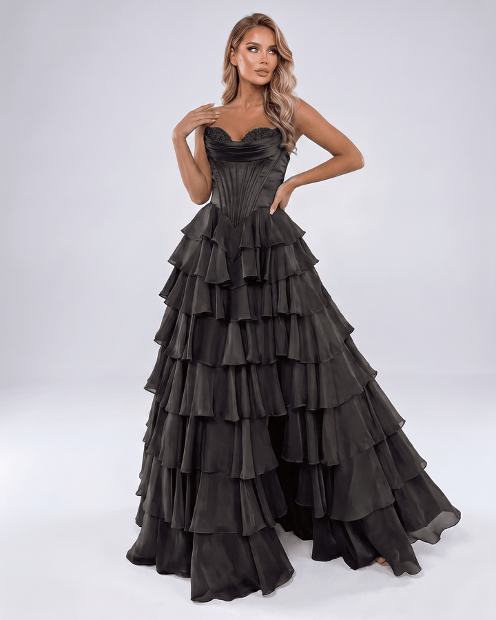 Maxi vestido elegante sin tirantes, escote corazón. Estilo A-line para fiestas formales.