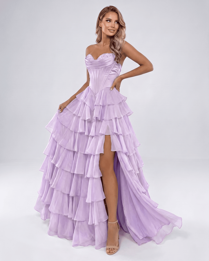 Vestido de mujer, escote corazón y volantes. Maxi y formal, ideal para bodas y eventos.
