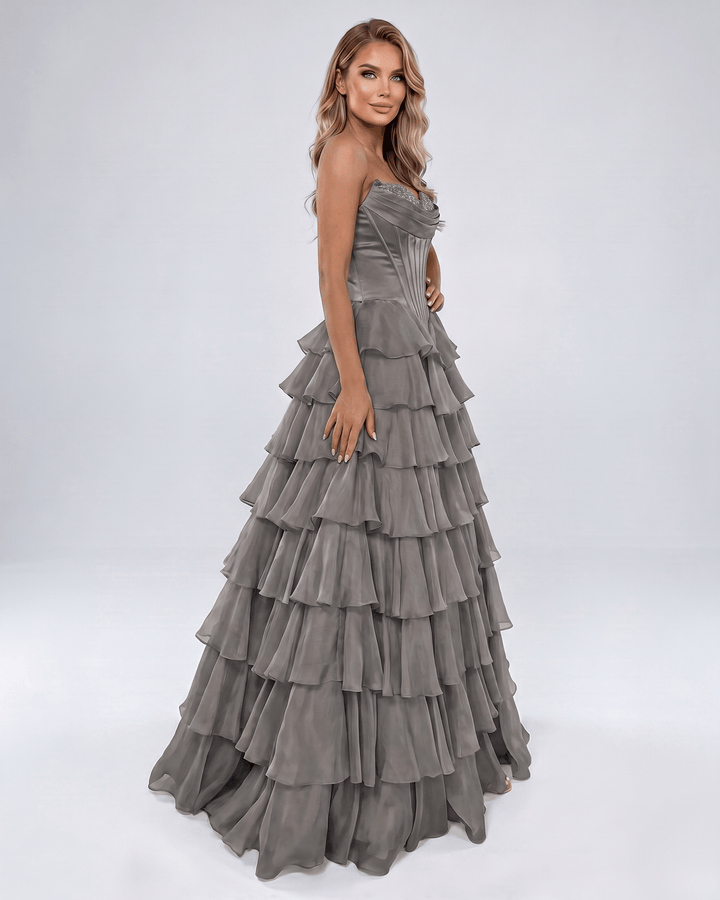 Vestido maxi elegante de mujer, escote corazón. Ideal para graduación y ocasiones formales.