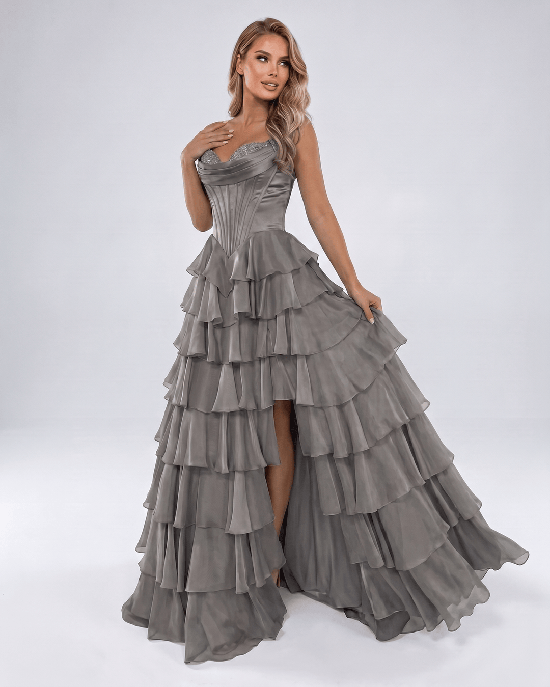 Elegante maxi vestido para mujer, escote corazón. Con volantes, ideal para fiesta de noche.