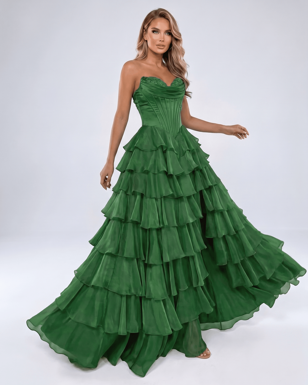 Vestido de gala con escote corazón, sin tirantes. Maxi y elegante para mujer en fiesta.