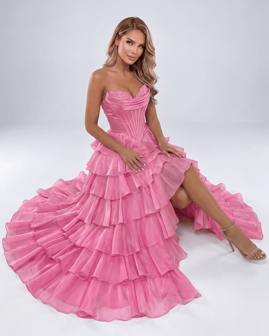 Vestido de fiesta mujer, maxi y elegante. Escote corazón, volantes y silueta A-line.