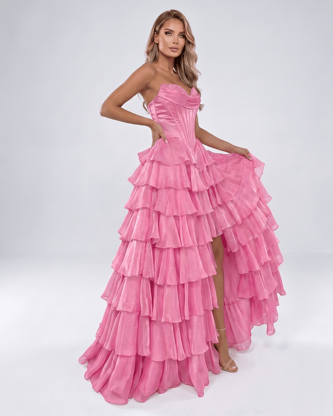Vestido de gala formal para mujer, escote corazón. Maxi, sin tirantes, con volantes.