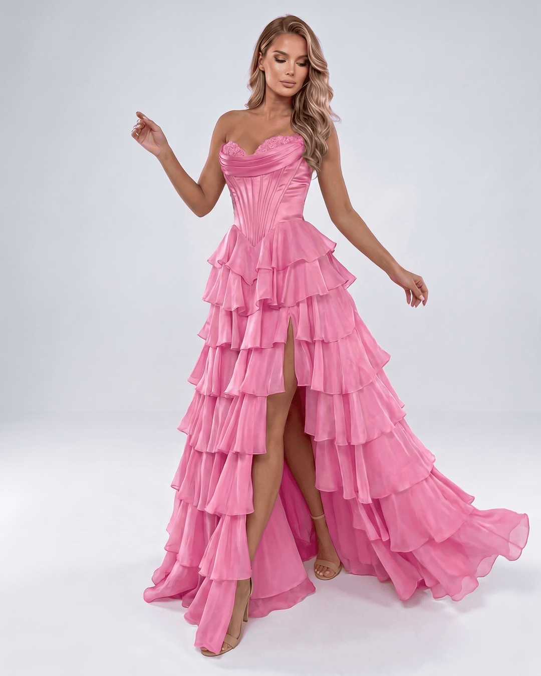 Elegante vestido de boda para mujer, escote corazón. Maxi, volantes y silueta A-line.