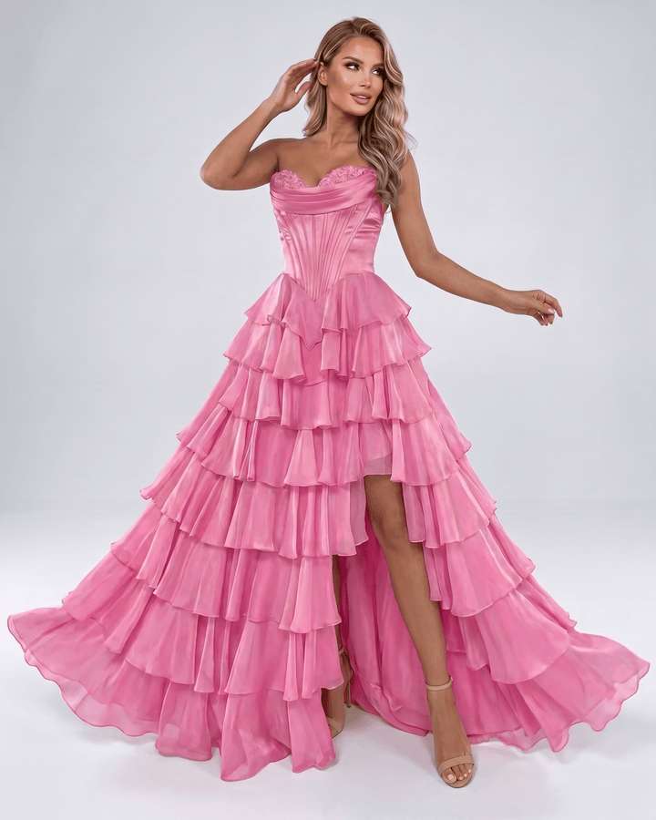 Vestido formal con volantes, escote corazón. Silueta A-line, maxi para mujer en bodas.