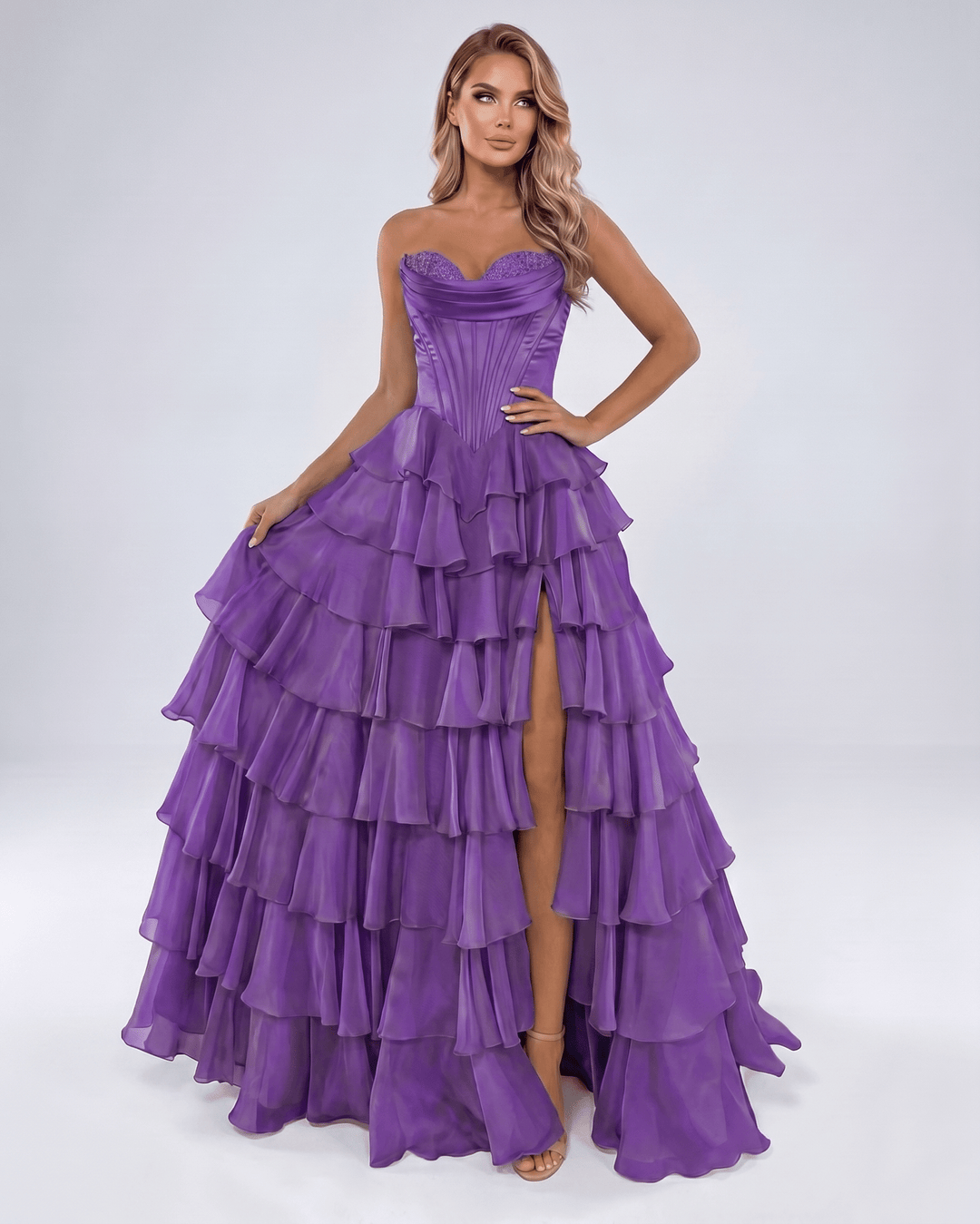 Maxi vestido formal de mujer, escote corazón. Volantes, silueta A-line, ideal para bodas.