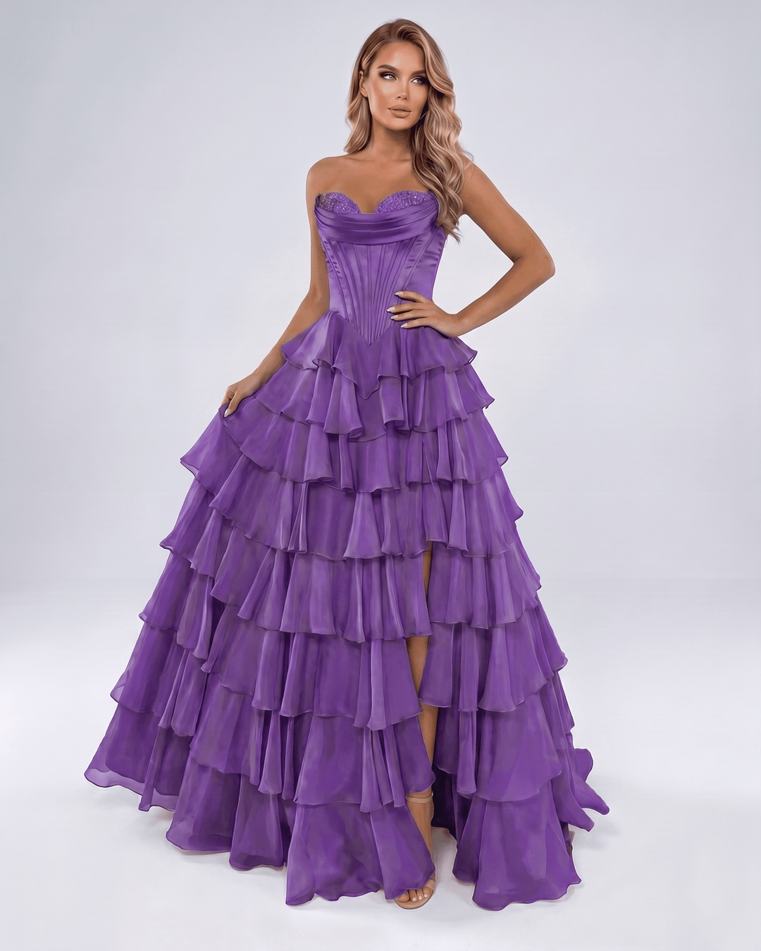 Vestido de gala sin tirantes, escote corazón. Maxi y elegante para mujer en su graduación.