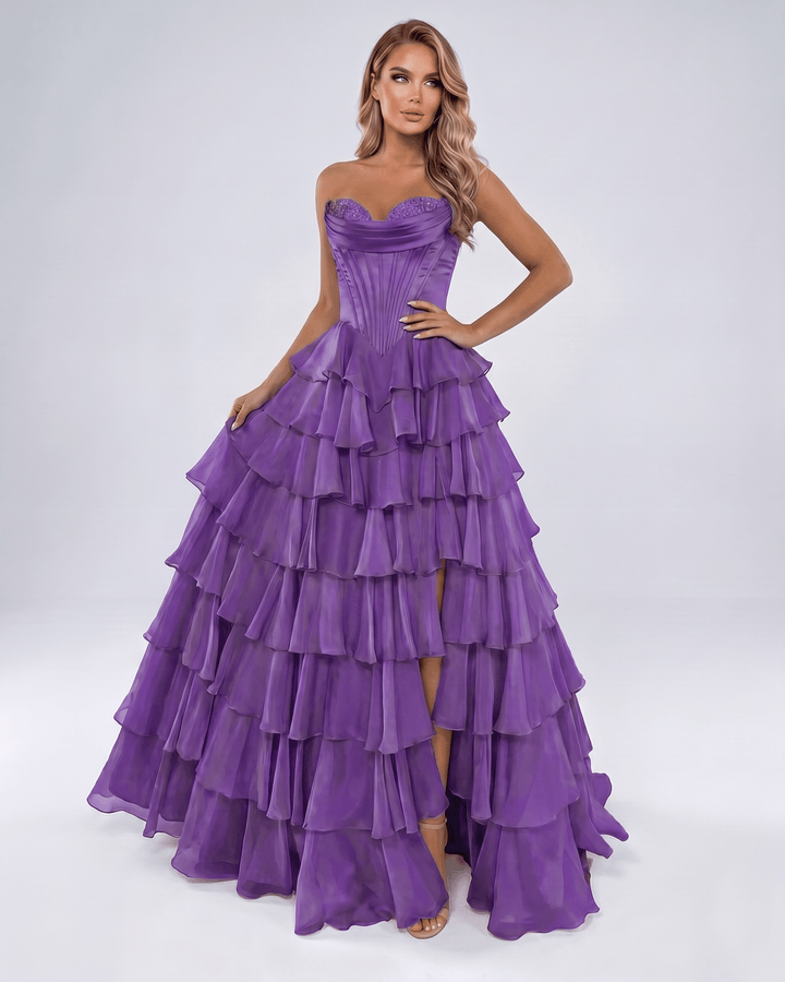 Vestido de gala sin tirantes, escote corazón. Maxi y elegante para mujer en su graduación.