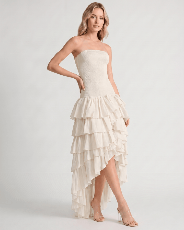 Vestido largo fluido con dobladillo asimétrico, perfecto para invitada de boda.