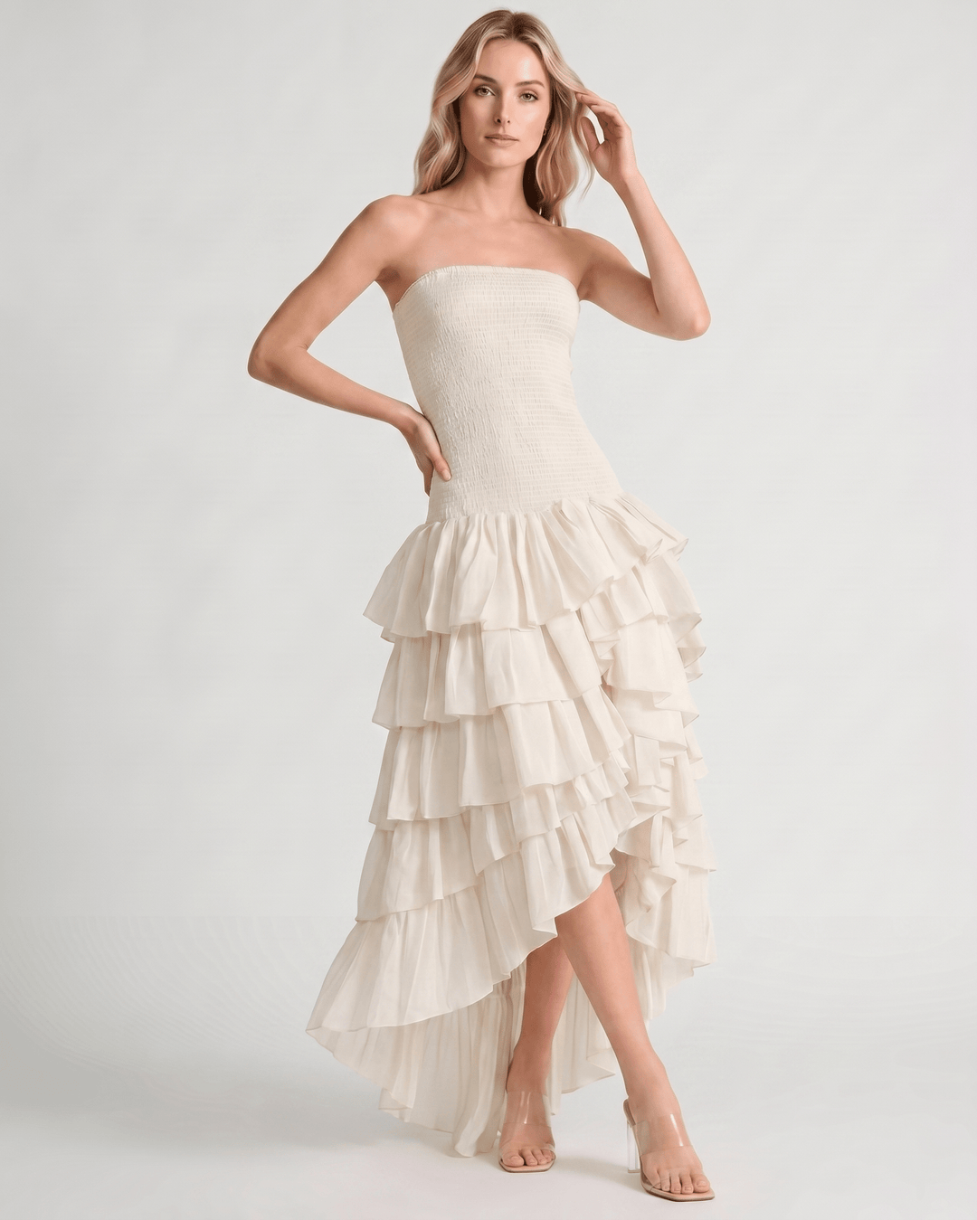 Elegante vestido fluido de mujer, diseño sin mangas y corte maxi chic.
