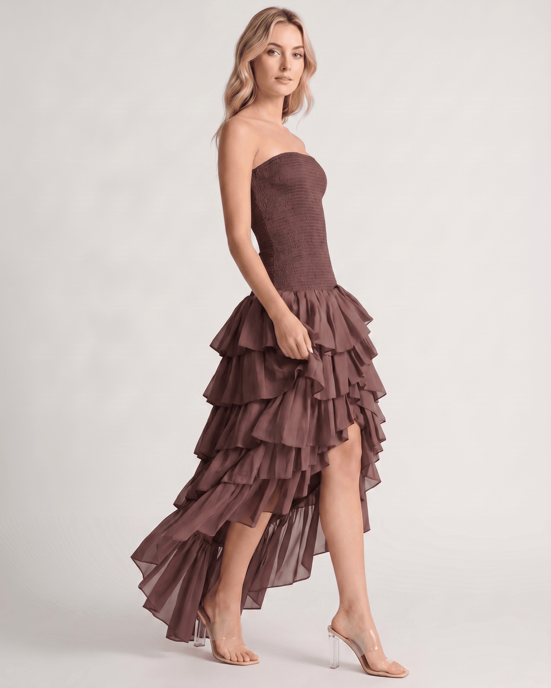 Vestido de cóctel femenino, sin mangas, con silueta A y caída elegante para eventos.