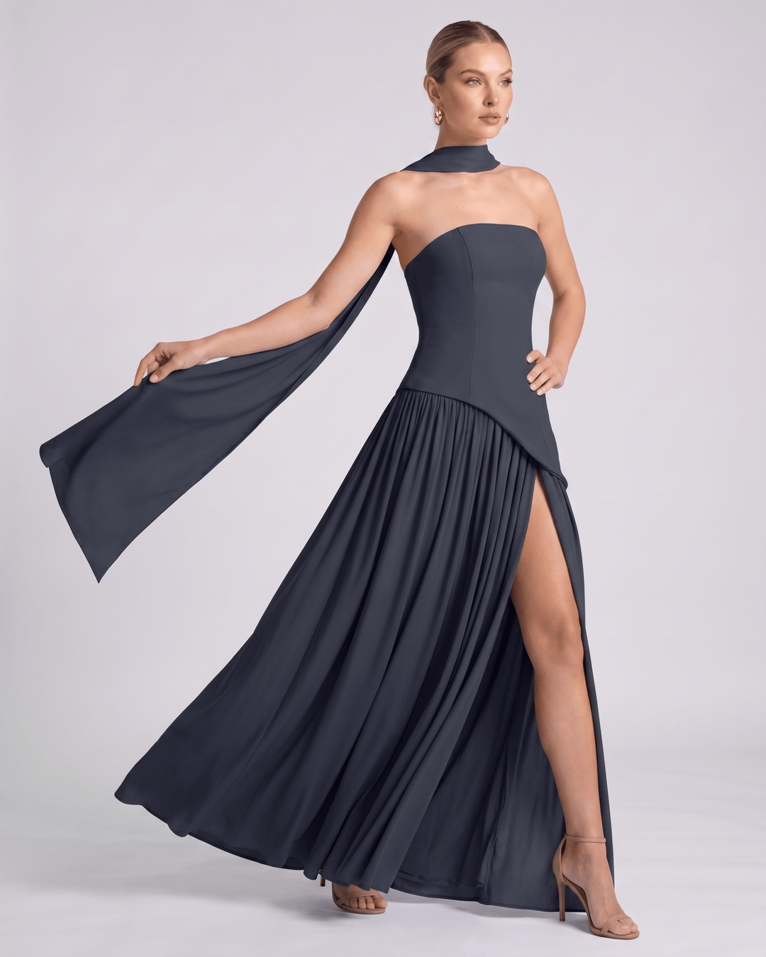 Vestido Aureline para ocasiones especiales, falda plisada, estilo halter, sin mangas, divino.
