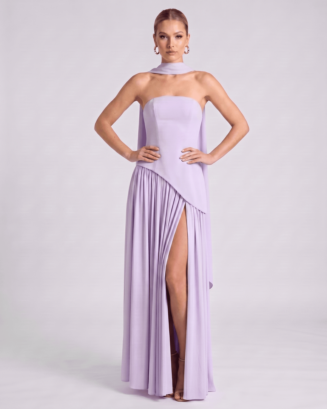 Vestido de noche Aureline para mujer, sin mangas, falda plisada, estilo halter, deslumbrante.