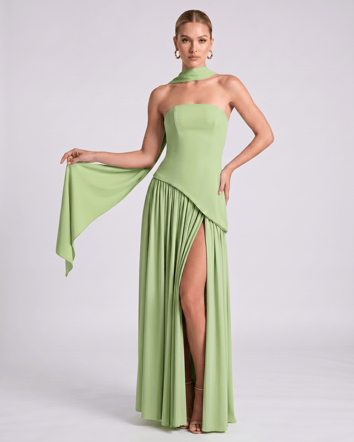 Vestido de graduación Aureline formal, con falda plisada, cuello halter, para noches especiales.