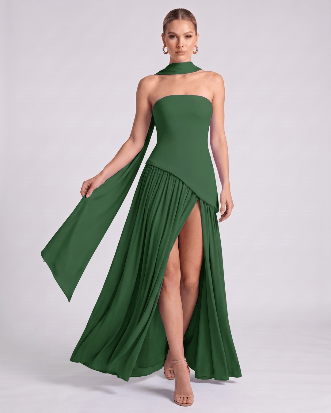 Vestido maxi Aureline sofisticado, sin mangas, falda plisada, perfecto para noches inolvidables.