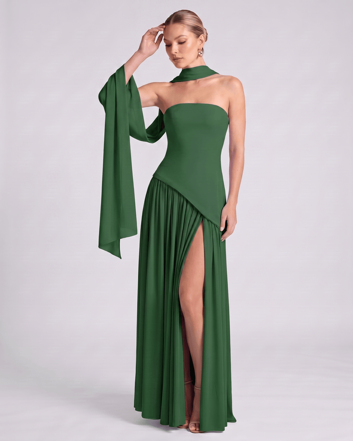 Impresionante vestido largo Aureline con cuello halter, ideal para fiestas y ocasiones especiales.