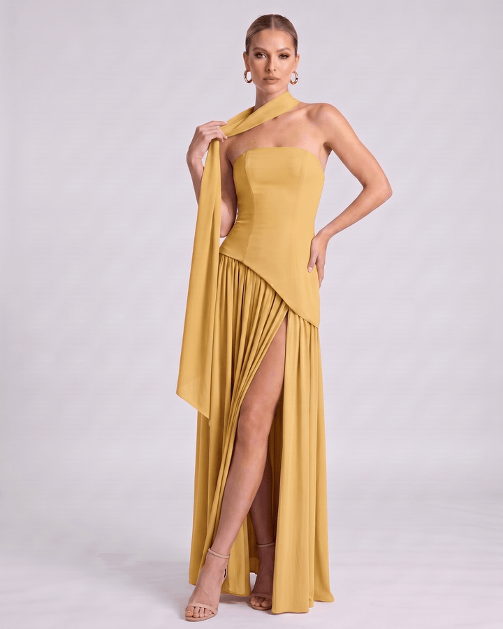 Vestido largo Aureline para fiestas, falda plisada, escote halter, ideal para bodas y eventos.