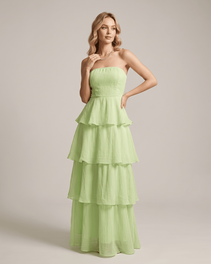 Ropa femenina: vestido sin tirantes, maxi y fluido, ideal para invitada.