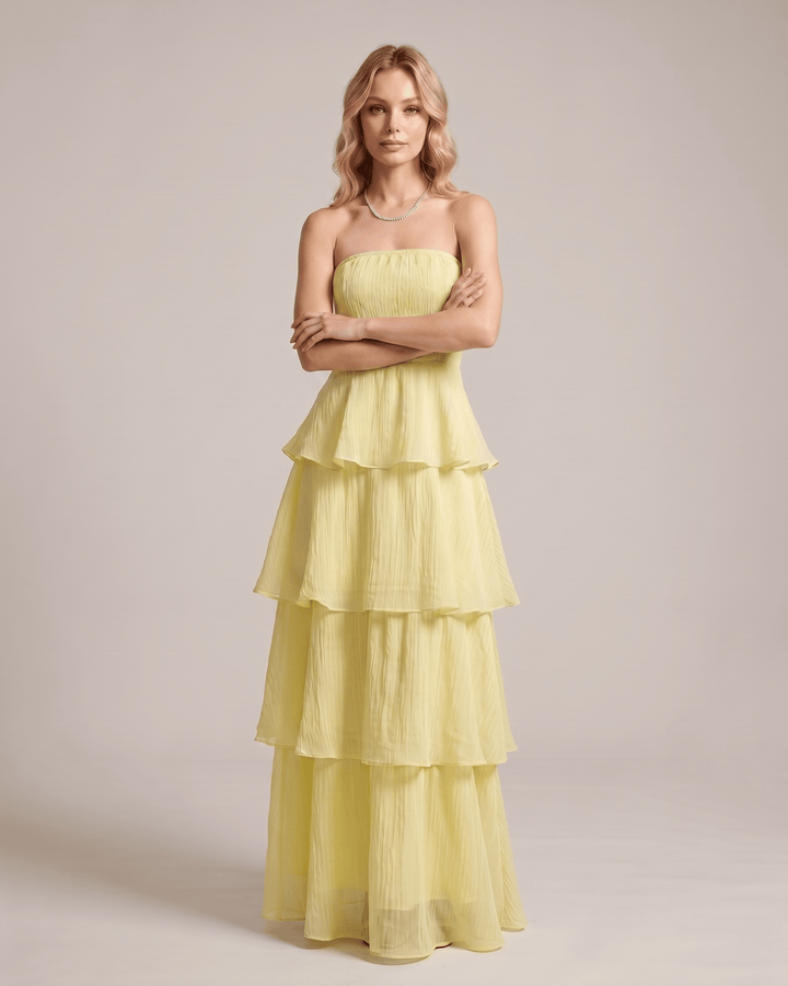 Vestido de mujer sin tirantes, diseño fluido y largo, moda de verano.
