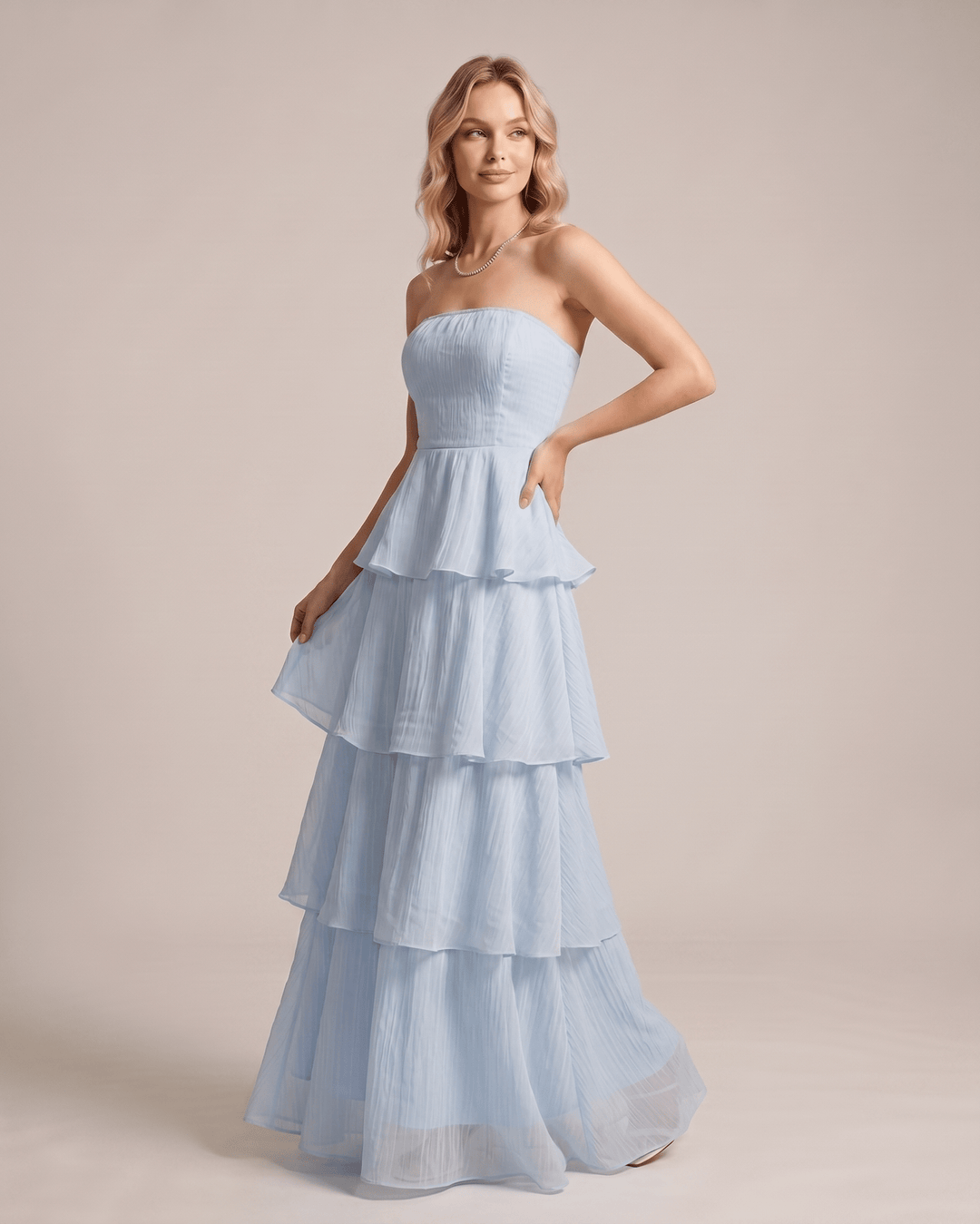 Vestido sin tirantes para mujer, maxi y fluido, con un toque sofisticado.