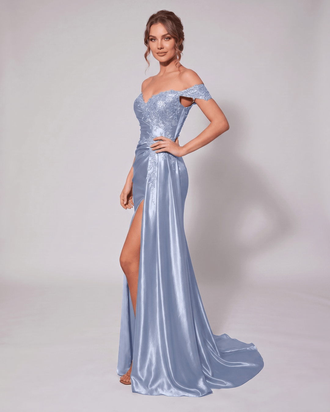 Vestido de gala veloura ocre, escote corazón, silueta sirena. Para un toque exótico.