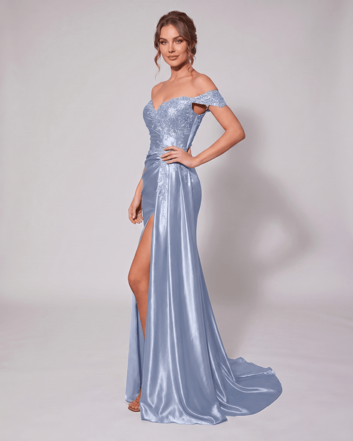 Vestido de gala veloura ocre, escote corazón, silueta sirena. Para un toque exótico.