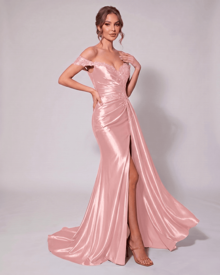 Vestido de gala veloura dorado, sin mangas, escote corazón. Para ocasión especial.