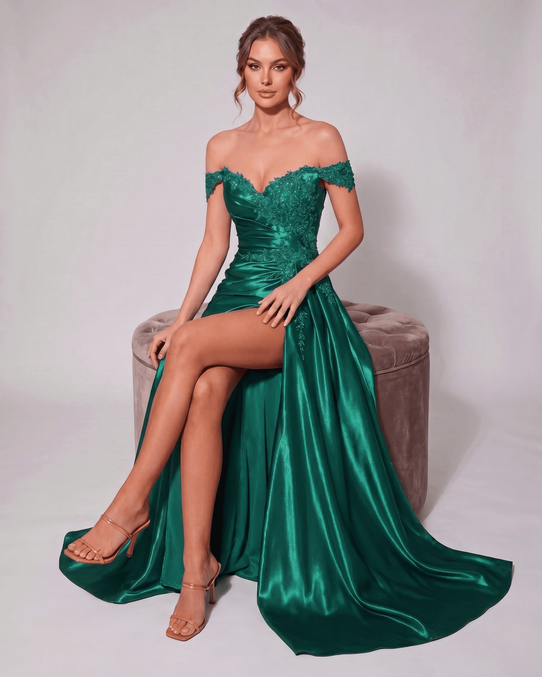 Vestido de noche veloura esmeralda, escote corazón, corte sirena. Chic y sofisticado.