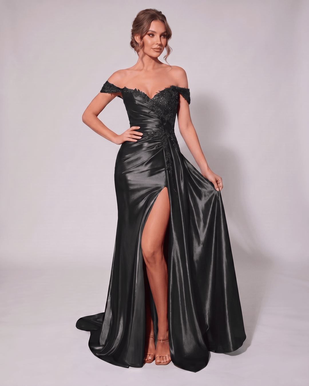 Vestido para invitada veloura verde botella, escote corazón, sirena. Refinado y chic.