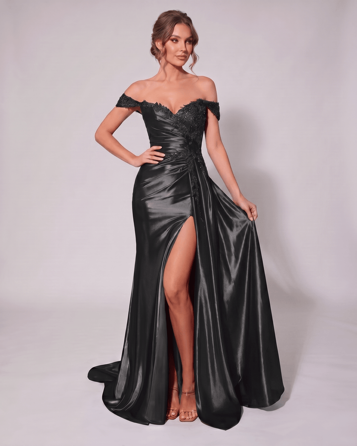 Vestido para invitada veloura verde botella, escote corazón, sirena. Refinado y chic.
