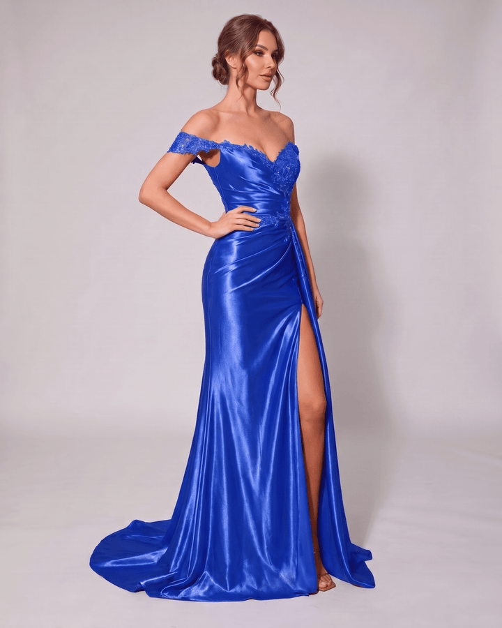 Maxi vestido veloura borgoña, escote corazón, silueta sirena. Clásico para fiestas.
