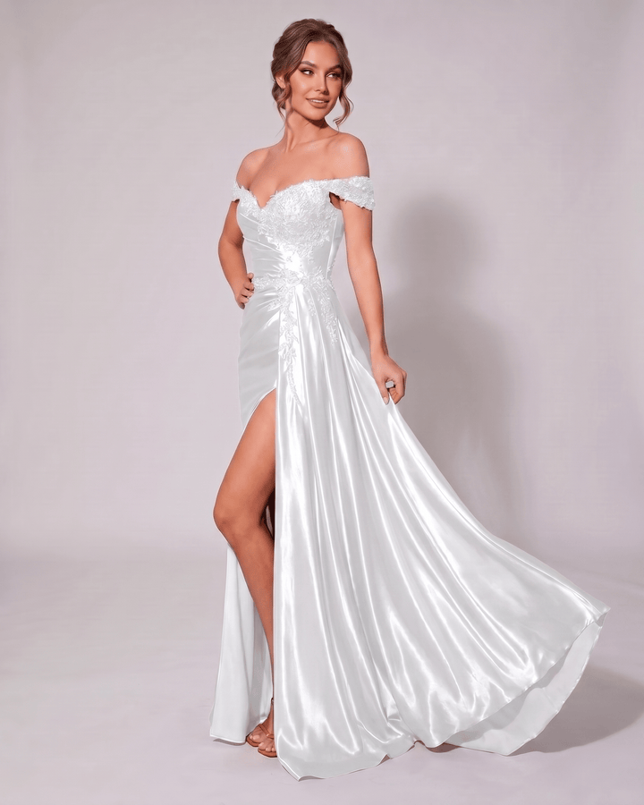 Vestido de graduación veloura gris claro, escote corazón, sirena. Sencillo y elegante.