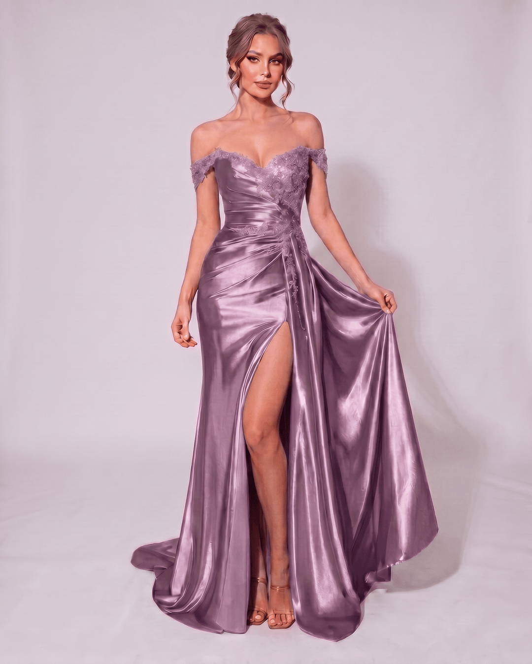 Vestido de graduación veloura amarillo mostaza, escote corazón, sirena. Audaz.