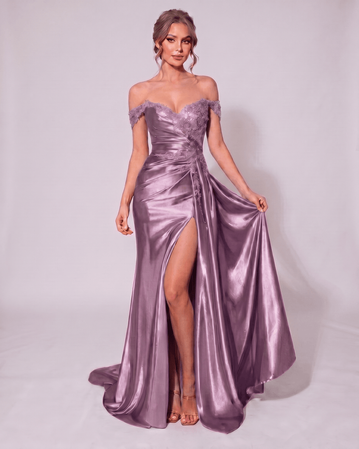 Vestido de graduación veloura amarillo mostaza, escote corazón, sirena. Audaz.