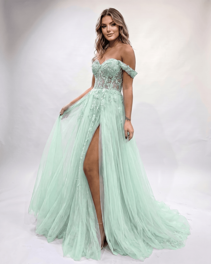 Vestido maxi chic de mujer, con abertura lateral y escote corazón. Perfecto para cóctel.