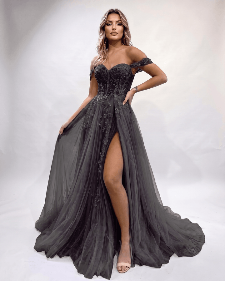 Vestido de fiesta deslumbrante con escote corazón y abertura lateral, para noche inolvidable.