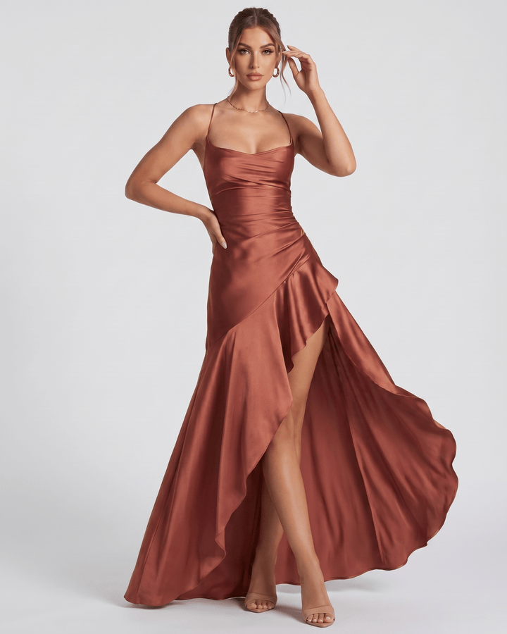 Vestido de noche maxi color vibrante, cuello cowl. Ideal para invitada de boda o evento formal.