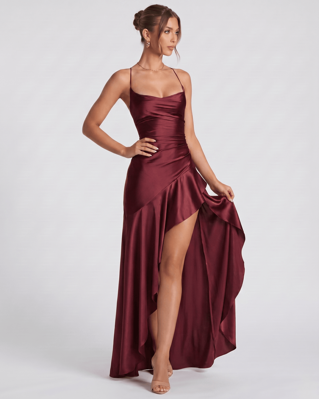 Vestido formal y sofisticado, cuello cowl, espalda abierta. Ideal para eventos importantes.