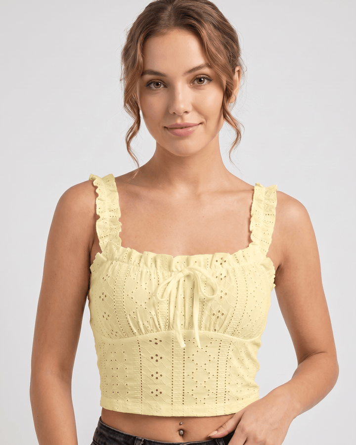 Top mujer Elowen con volantes, bordado, escote cuadrado, estilo verano.
