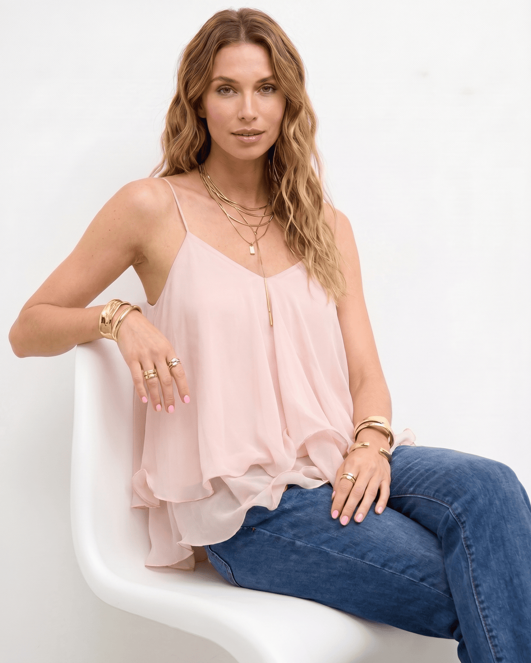 Blusa con escote en V, sin mangas, estilo fluido Aureline, juvenil y chic.