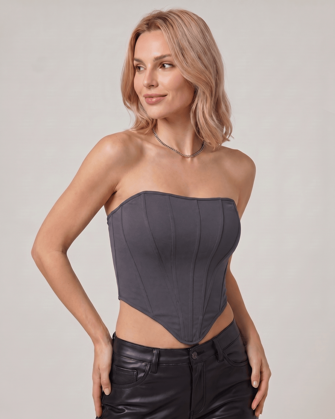 Top de veloura suave para mujer, sin mangas, ideal para un look elegante y de fiesta.