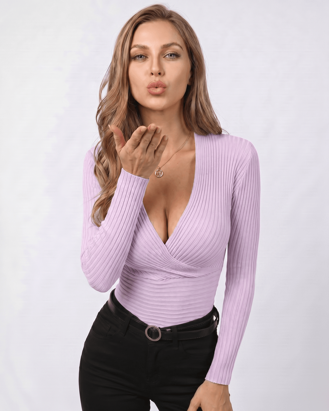 Suéter de moda para mujer, acanalado, escote V. Combínalo con accesorios para destacar.