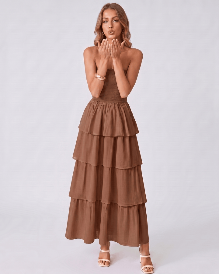 Vestido maxi Solenne con volantes, sin tirantes. Ropa de fiesta elegante, ideal para cenas de verano.