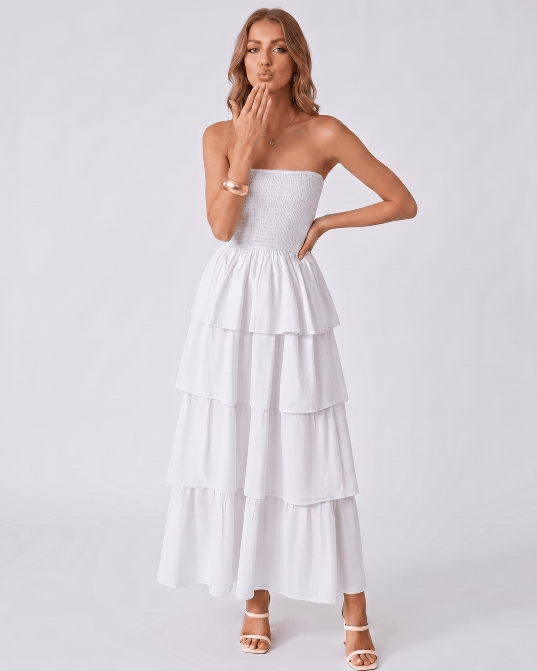 Vestido maxi Solenne, silueta sin tirantes, con volantes. Vestido de mujer elegante para verano y fiestas.