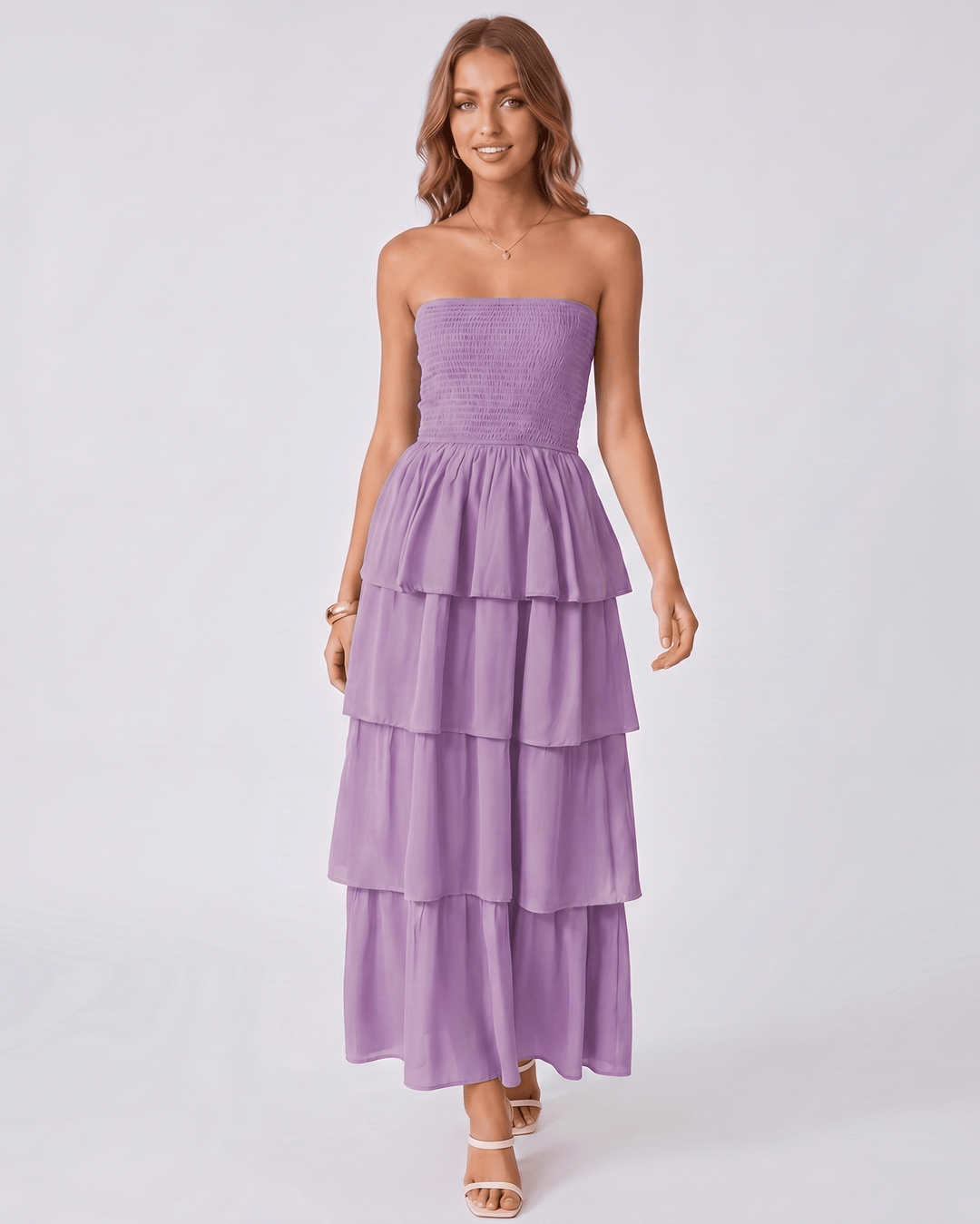 Vestido maxi Solenne sin tirantes con volantes. Versátil y chic para cócteles, bodas o cenas.